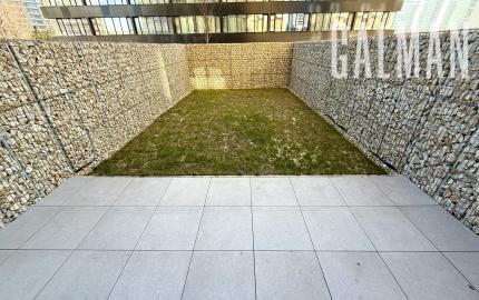Jedinečný 2i byt s terasou a vlastnou ZÁHRADOU v centre DOWNTOWNU, METROPOLIS, Bottova ul., 110,24 m2