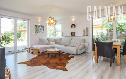 Exkluzívne - 4i zariadený rodinný dom- BUNGALOV, terasa a upravená záhrada, Veľký Biel, 500 m2