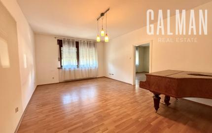 Predaj 5i RD s vinnou pivnicou v centre na námestí, Svätý Jur, Prostredná ul., 377 m2