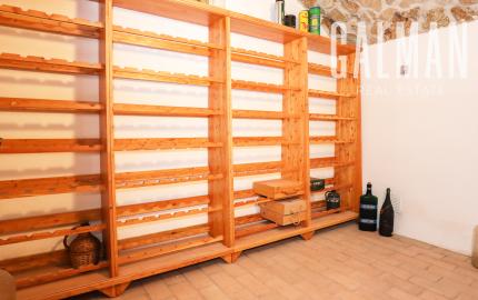 Priestranný 5i rodinný dom na konci slepej ulice + dielňa + vinná pivnica + fitness miestnosť + terasa, pozemok 745 m2