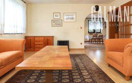 Priestranný 5i rodinný dom na konci slepej ulice + dielňa + vinná pivnica + fitness miestnosť + terasa, pozemok 745 m2