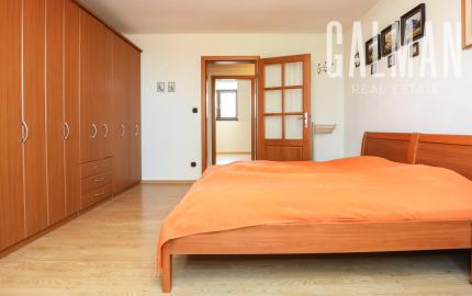 Priestranný 5i rodinný dom na konci slepej ulice + dielňa + vinná pivnica + fitness miestnosť + terasa, pozemok 745 m2