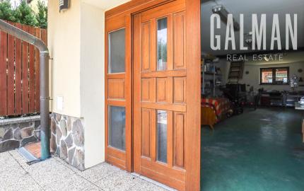 Priestranný 5i rodinný dom na konci slepej ulice + dielňa + vinná pivnica + fitness miestnosť + terasa, pozemok 745 m2