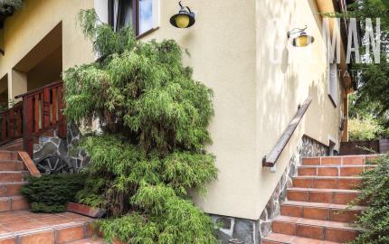 Priestranný 5i rodinný dom na konci slepej ulice + dielňa + vinná pivnica + fitness miestnosť + terasa, pozemok 745 m2