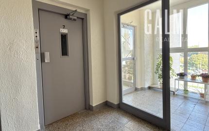 Perspektívny 3 izbový byt, TOP lokalita na začiatku Petržalky , Mamateyova ul., 74,12 m2
