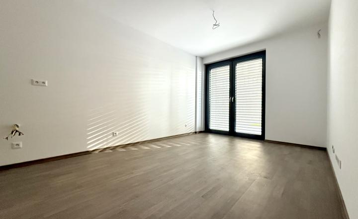 Jedinečný 2i byt s terasou a vlastnou ZÁHRADOU v centre DOWNTOWNU, METROPOLIS, Bottova ul., 110,24 m2 - fotografia 3
