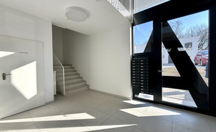 Novostavba 1,5i byt s veľkým exteriérom a BAZÉNOM, BA IV. Dúbravka, Agátova ul., 41,82 m2 - fotografia 7