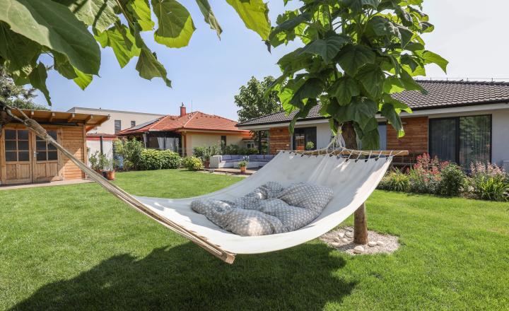 Exkluzívne - 4i zariadený rodinný dom- BUNGALOV, terasa a upravená záhrada, Veľký Biel, 500 m2 - fotografia 19