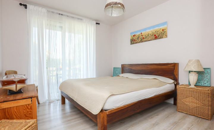 Exkluzívne - 4i zariadený rodinný dom- BUNGALOV, terasa a upravená záhrada, Veľký Biel, 500 m2 - fotografia 16