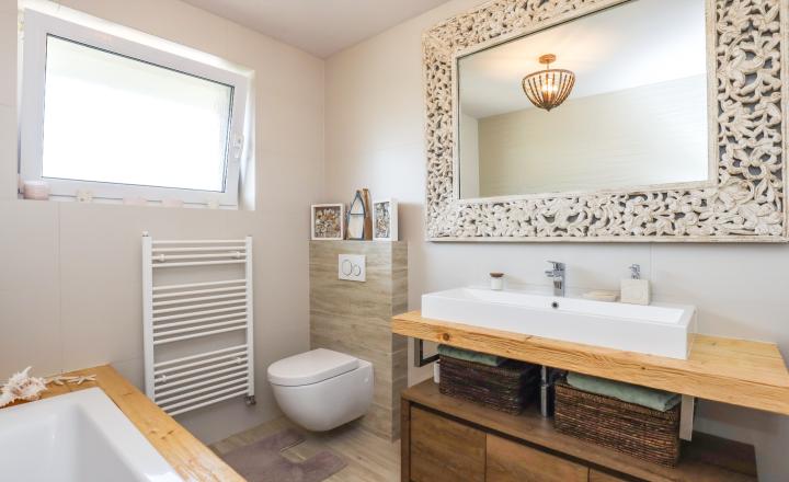 Exkluzívne - 4i zariadený rodinný dom- BUNGALOV, terasa a upravená záhrada, Veľký Biel, 500 m2 - fotografia 17