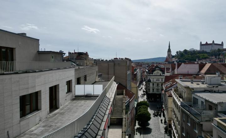 Penthouse s dvoma terasami na pešej zóne Starého Mesta - fotografia 26