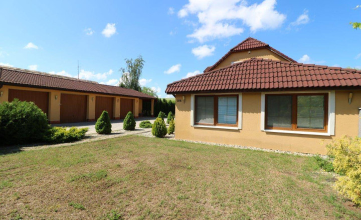Exkluzívne - veľké 9i rodinné sídlo s rozľahlým pozemkom v obci Santovka, pozemok 2421 m2 - fotografia 13