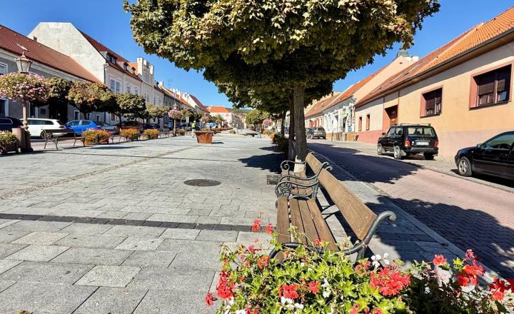 Predaj 5i RD s vinnou pivnicou v centre na námestí, Svätý Jur, Prostredná ul., 377 m2 - fotografia 1