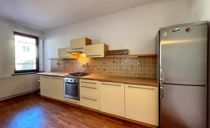 Predaj 5i RD s vinnou pivnicou v centre na námestí, Svätý Jur, Prostredná ul., 377 m2 - fotografia 3