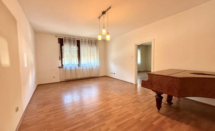 Predaj 5i RD s vinnou pivnicou v centre na námestí, Svätý Jur, Prostredná ul., 377 m2 - fotografia 7