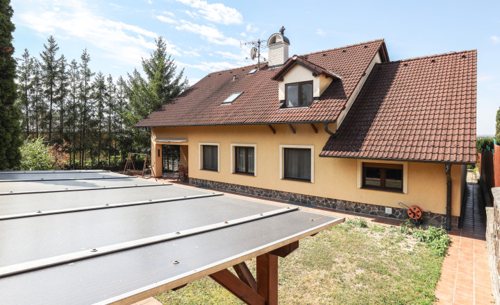 Priestranný 5i rodinný dom na konci slepej ulice + dielňa + vinná pivnica + fitness miestnosť + terasa, pozemok 745 m2 - fotografia 38