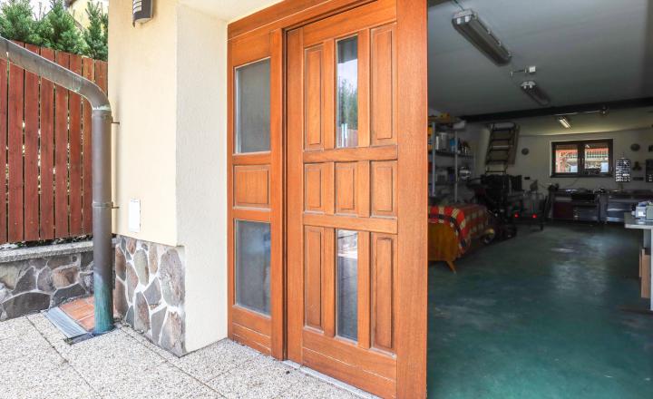 Priestranný 5i rodinný dom na konci slepej ulice + dielňa + vinná pivnica + fitness miestnosť + terasa, pozemok 745 m2 - fotografia 32