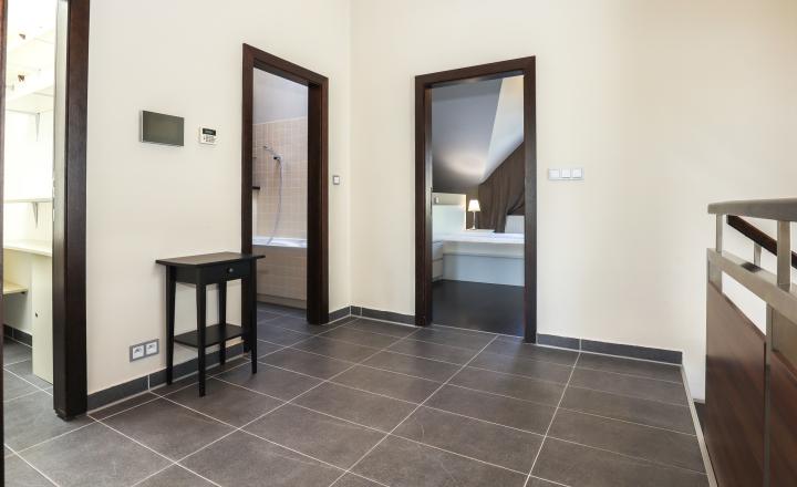 EXKLUZÍVNE Príjemný 5i RD v uzatvorenom a tichom súkromnom areáli na Kolibe, BA III. Trinásta ul., ÚP 282 m2 - fotografia 19