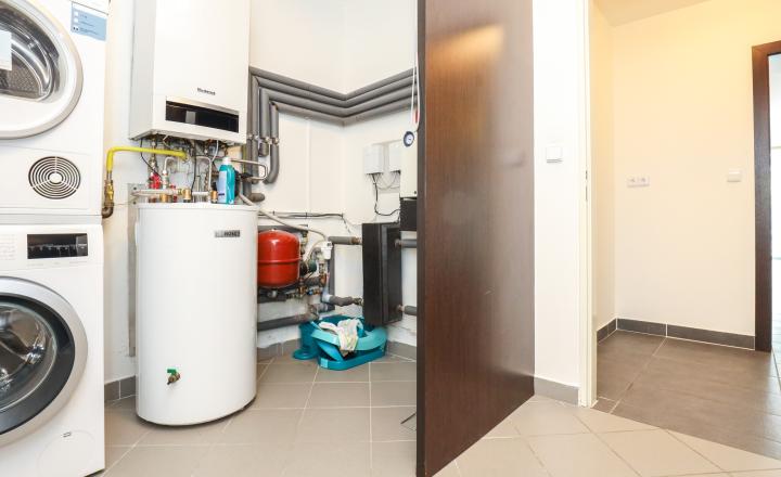 EXKLUZÍVNE Príjemný 5i RD v uzatvorenom a tichom súkromnom areáli na Kolibe, BA III. Trinásta ul., ÚP 282 m2 - fotografia 33