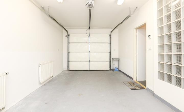 EXKLUZÍVNE Príjemný 5i RD v uzatvorenom a tichom súkromnom areáli na Kolibe, BA III. Trinásta ul., ÚP 282 m2 - fotografia 31