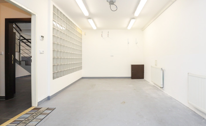 EXKLUZÍVNE Príjemný 5i RD v uzatvorenom a tichom súkromnom areáli na Kolibe, BA III. Trinásta ul., ÚP 282 m2 - fotografia 32