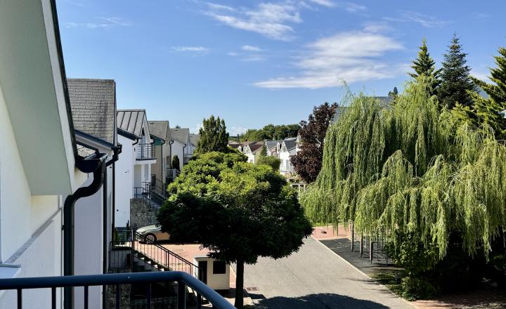 EXKLUZÍVNE Príjemný 5i RD v uzatvorenom a tichom súkromnom areáli na Kolibe, BA III. Trinásta ul., ÚP 282 m2 - fotografia 37
