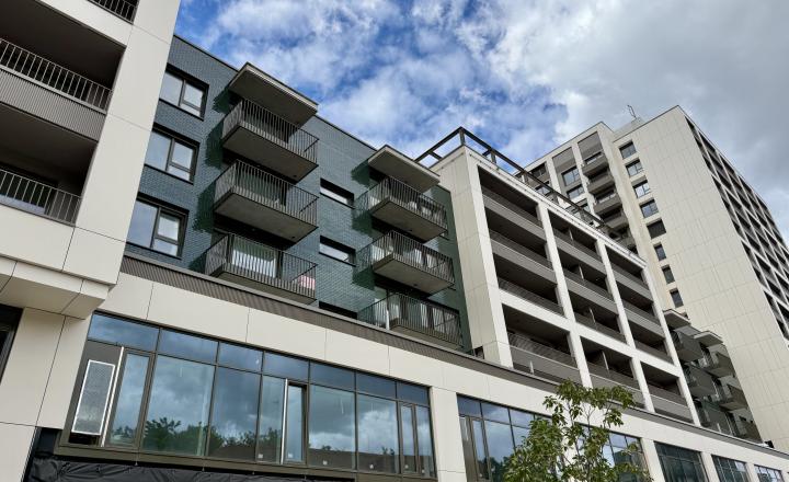 DOWNTOWN YARDS, tichý 2i byt s exteriérom, orientovaný do VNÚTROBLOKU v nízko podlažnom objekte D, NOVOSTAVBA,  58,91 m2 - fotografia 1