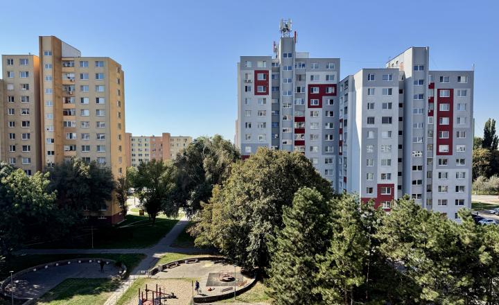 Perspektívny 3 izbový byt, TOP lokalita na začiatku Petržalky , Mamateyova ul., 74,12 m2 - fotografia 2