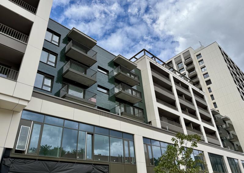 DOWNTOWN YARDS, tichý 2i byt s exteriérom, orientovaný do VNÚTROBLOKU v nízko podlažnom objekte D, NOVOSTAVBA,  58,91 m2