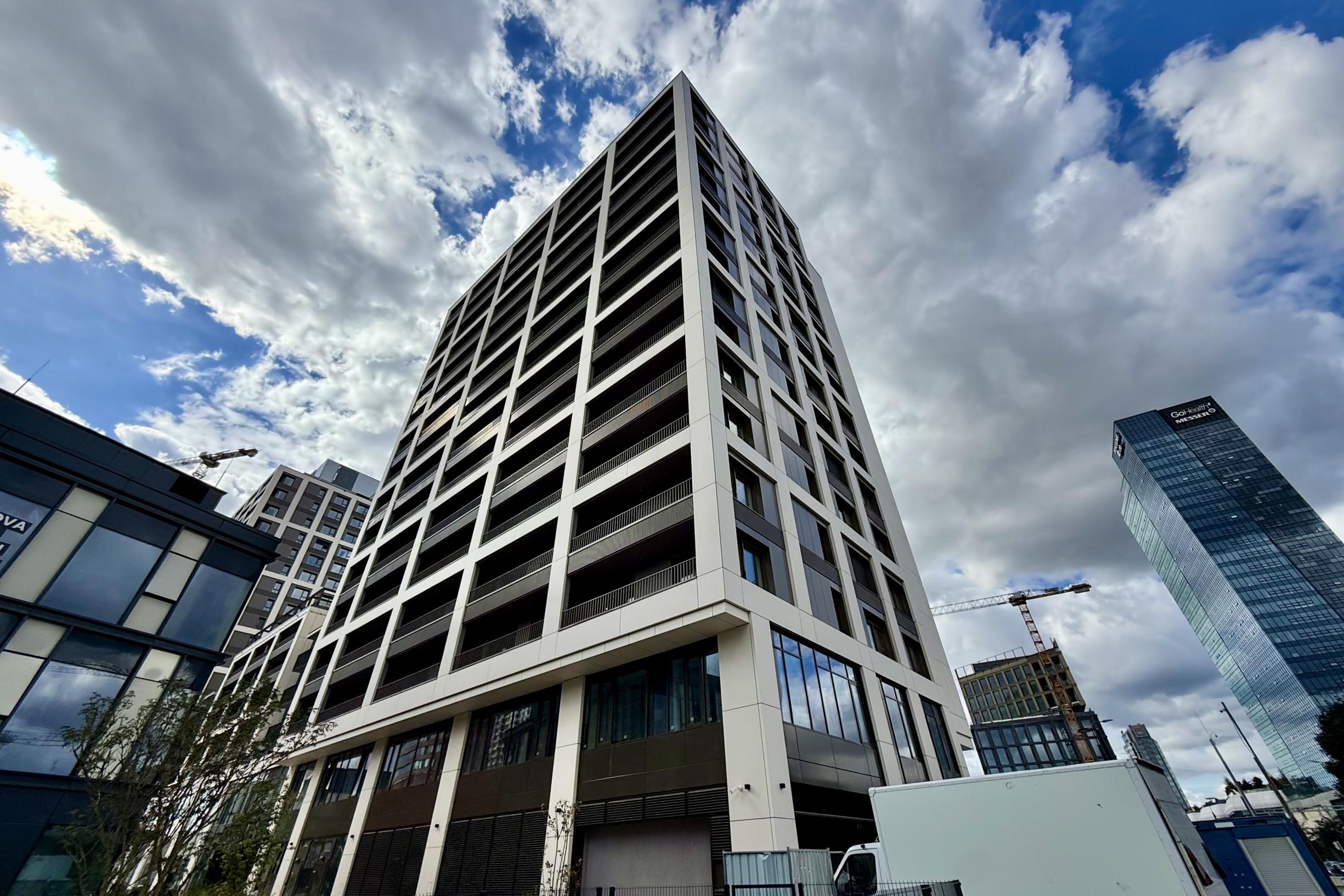 DOWNTOWN YARDS, príjemný 3i byt s veľkým exteriérom, orientovaný do VNÚTROBLOKU v objekte A, NOVOSTAVBA, 92,23m2